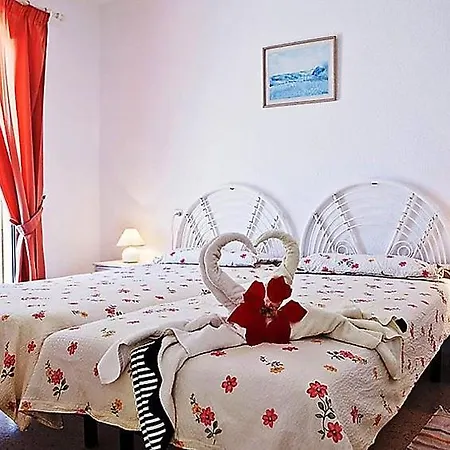 Sleeps 4 Pool Wifi 度假居 *